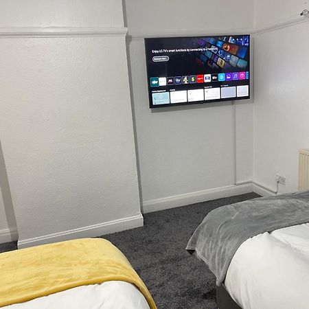 Hometel Digs Hidden Gem Large Comfy Home Can Sleep 15 Braunstone Town Екстер'єр фото