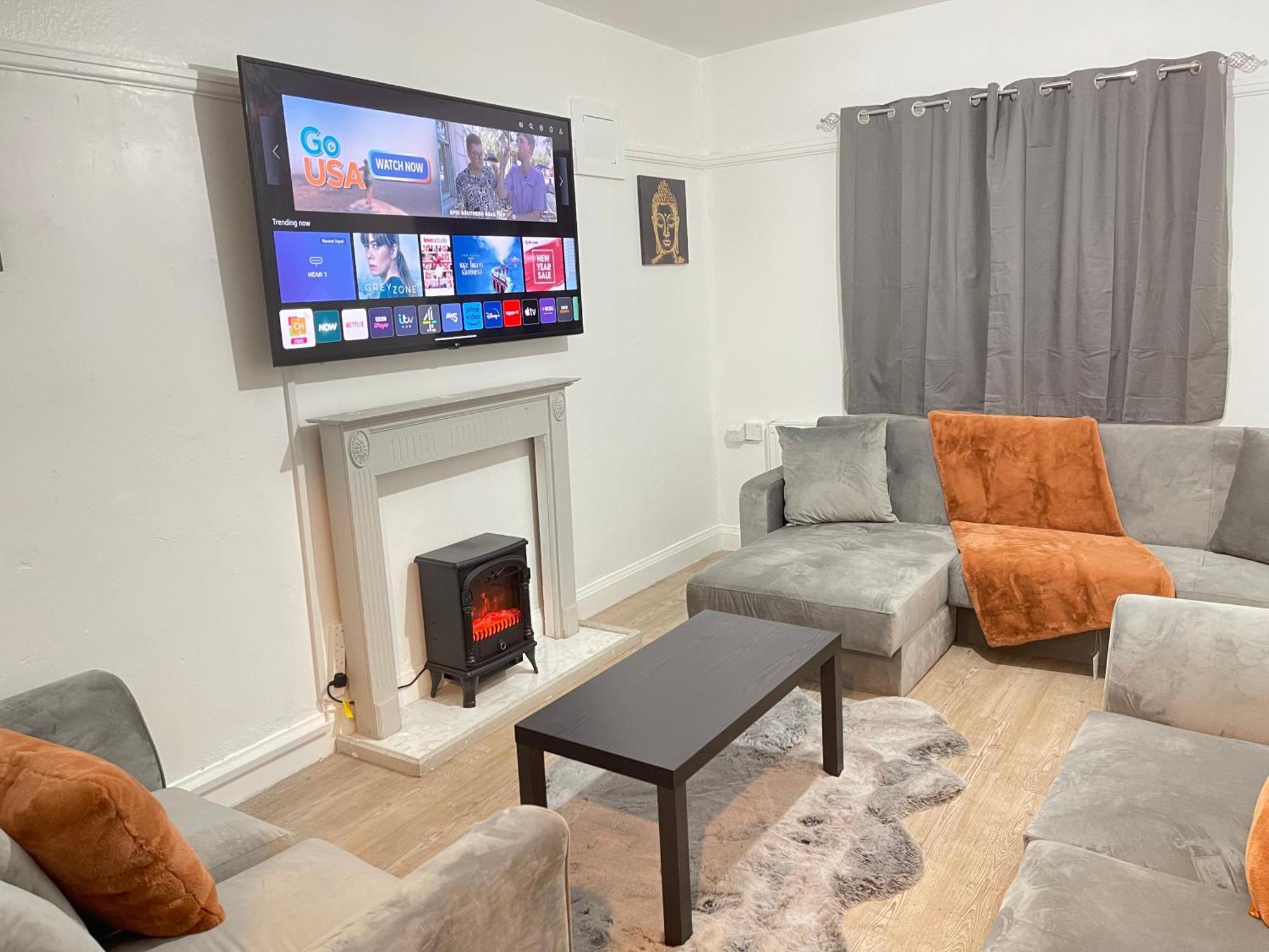 Hometel Digs Hidden Gem Large Comfy Home Can Sleep 15 Braunstone Town Екстер'єр фото