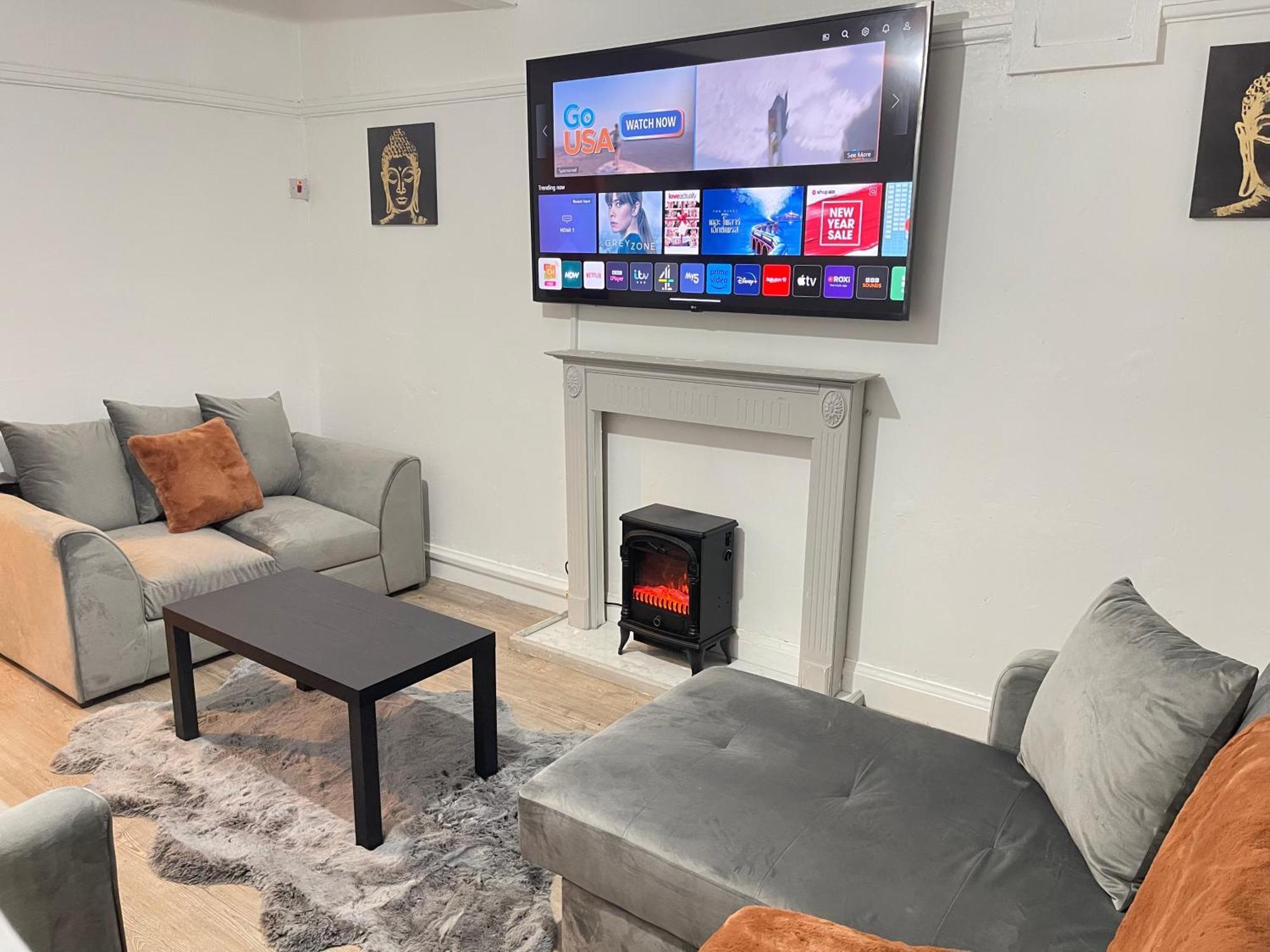 Hometel Digs Hidden Gem Large Comfy Home Can Sleep 15 Braunstone Town Екстер'єр фото