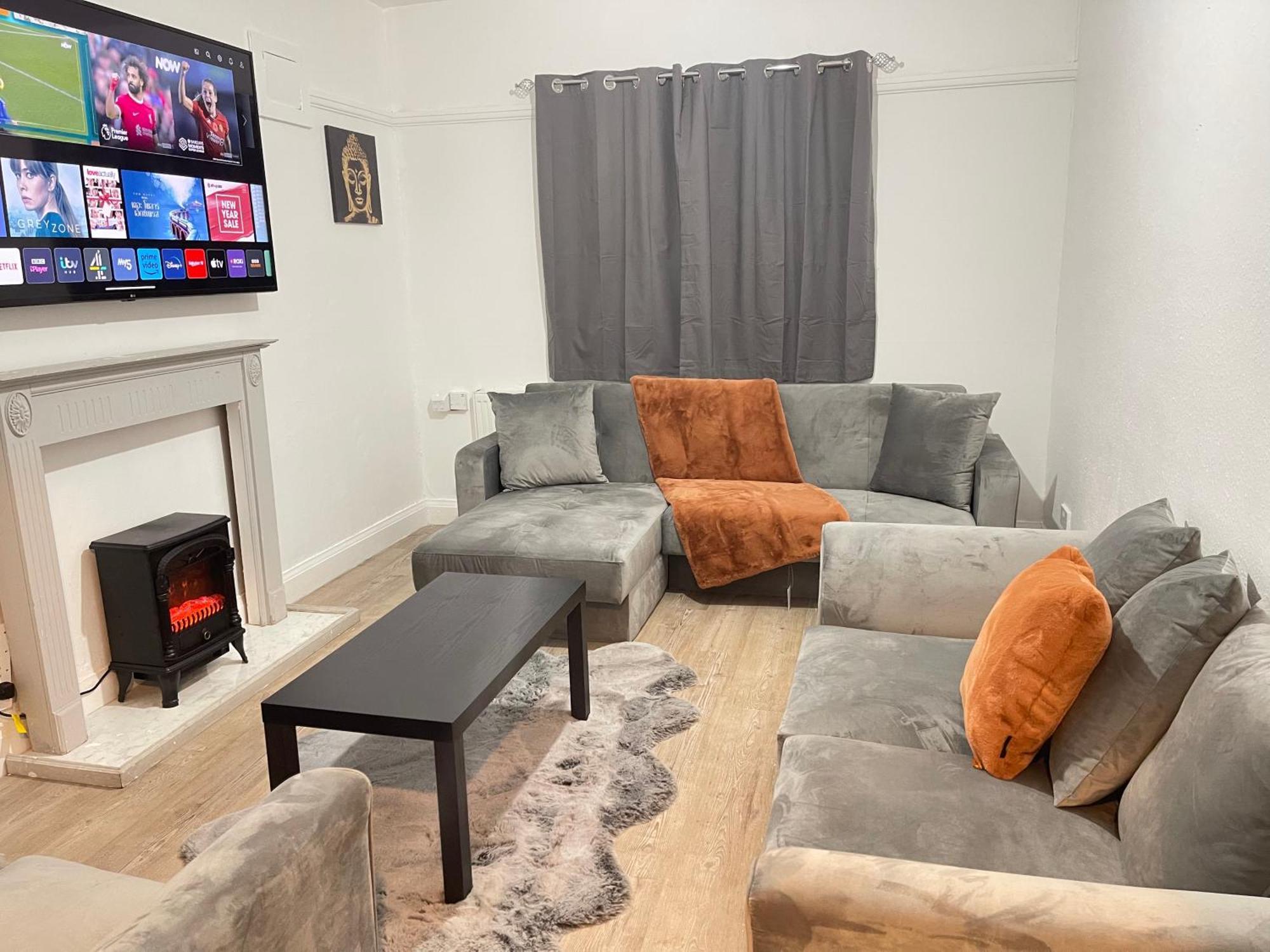 Hometel Digs Hidden Gem Large Comfy Home Can Sleep 15 Braunstone Town Екстер'єр фото