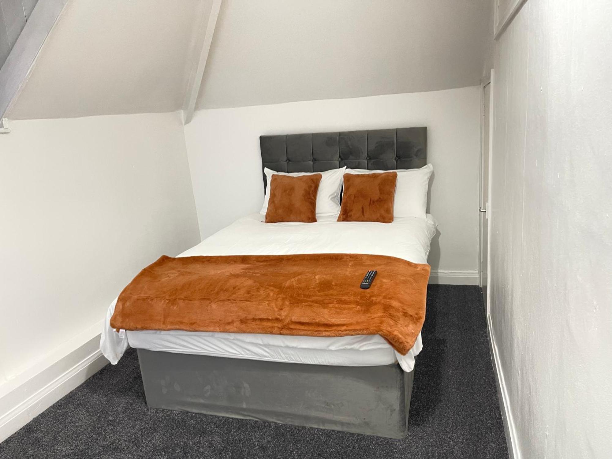 Hometel Digs Hidden Gem Large Comfy Home Can Sleep 15 Braunstone Town Екстер'єр фото
