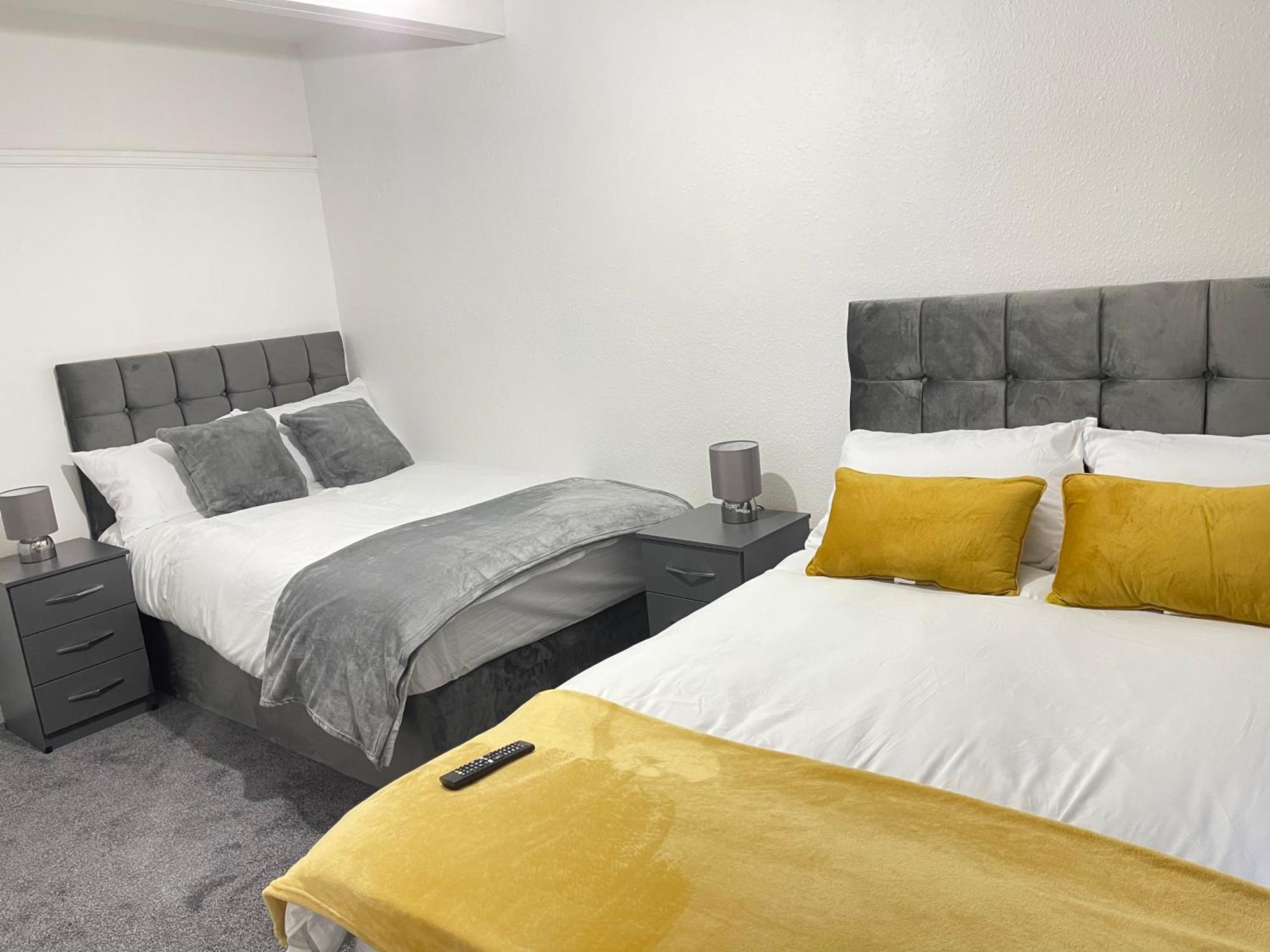 Hometel Digs Hidden Gem Large Comfy Home Can Sleep 15 Braunstone Town Екстер'єр фото