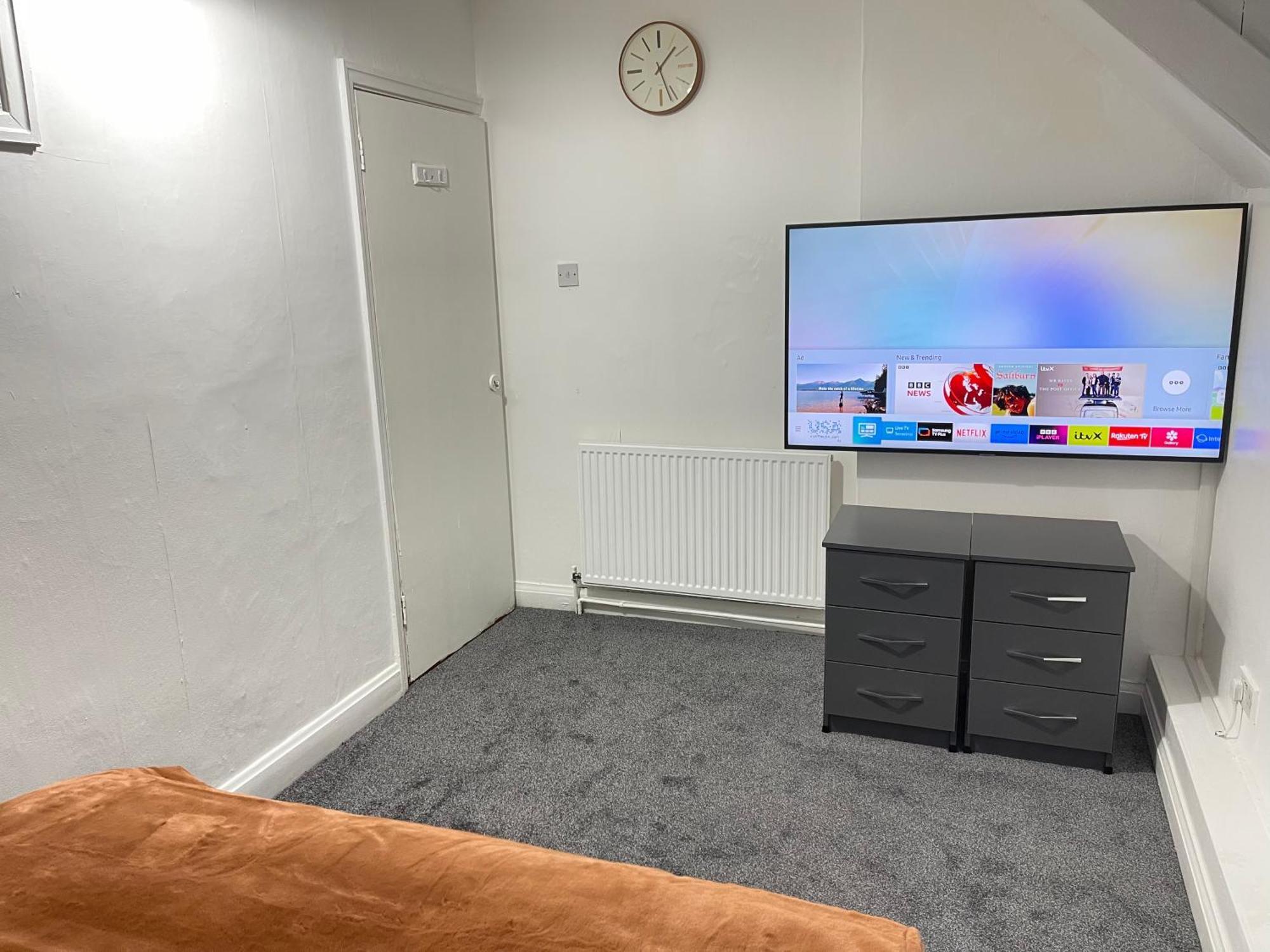 Hometel Digs Hidden Gem Large Comfy Home Can Sleep 15 Braunstone Town Екстер'єр фото