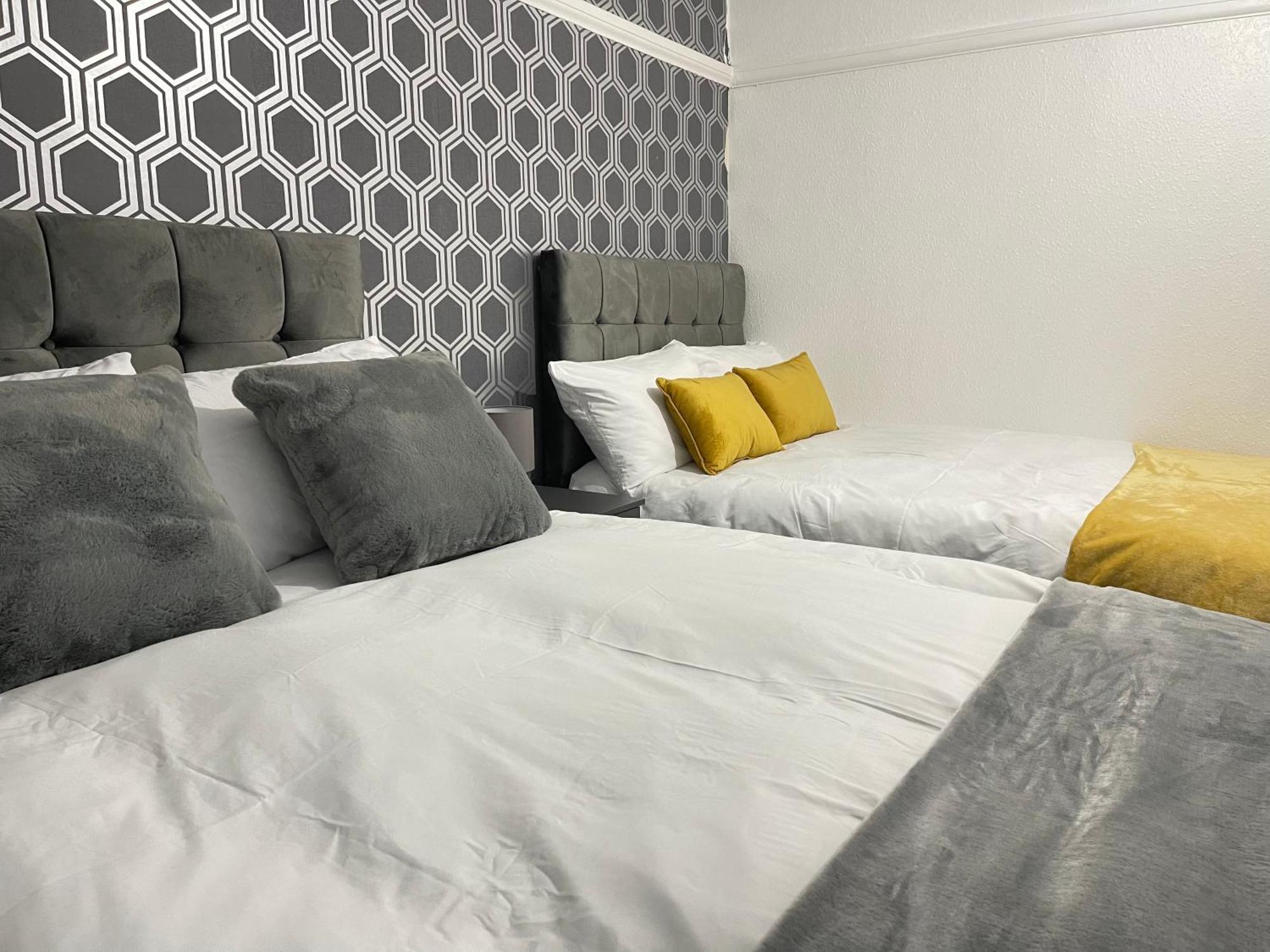 Hometel Digs Hidden Gem Large Comfy Home Can Sleep 15 Braunstone Town Екстер'єр фото
